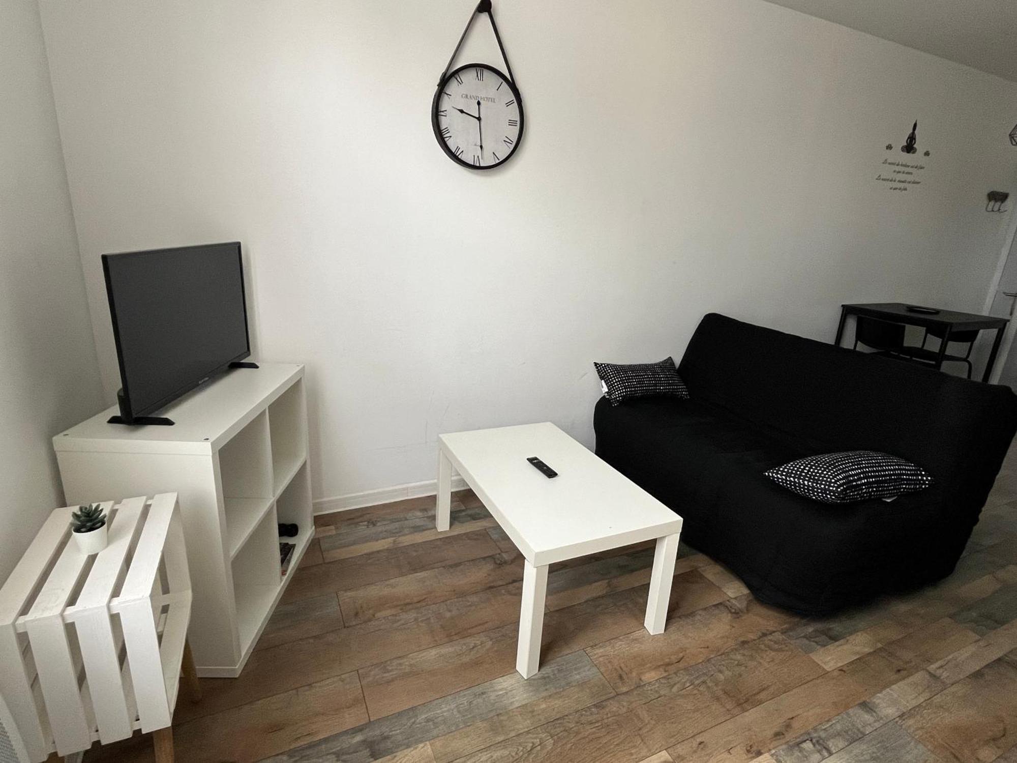 Residence 3 Studios De Charme Dans Centre Proche Cathedrale, Parking Possible A Prox Orleans Exterior photo